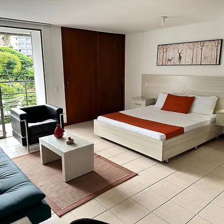 Apartamento Amoblados Medellin Poblado Patio Bonito
